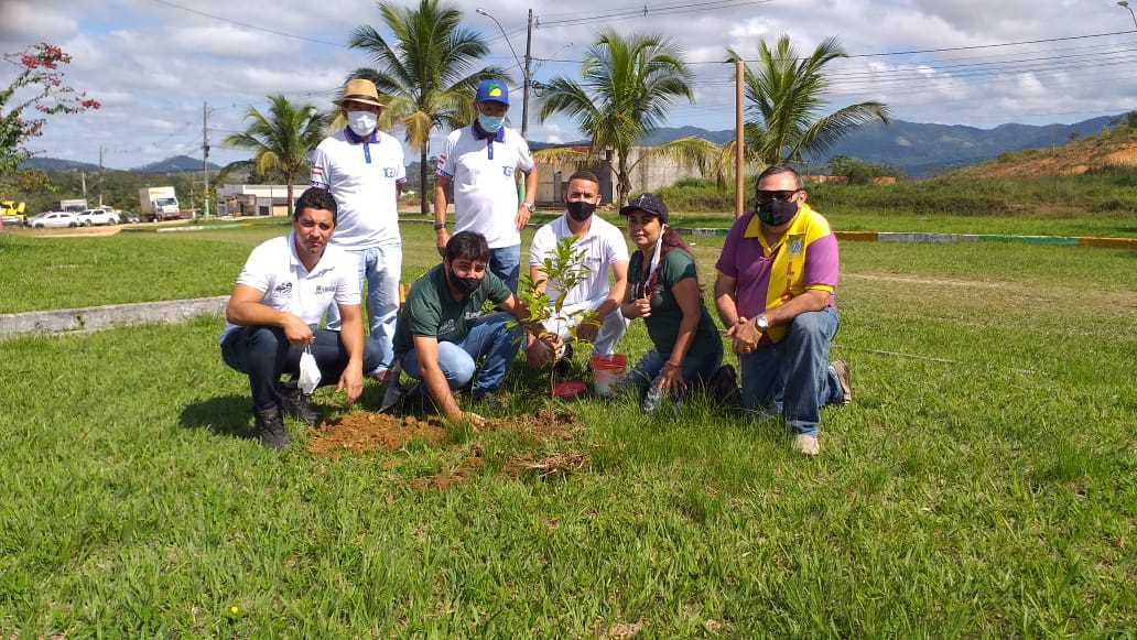 Camacã: Secretaria de Agricultura e Meio Ambiente em parceria com o Lions Clube e Maçonaria, realizam plantio de árvores e homenageia o empresário Eds